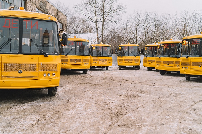 В Кировскую область доставят партию новых школьных автобусов и карет скорой помощи 