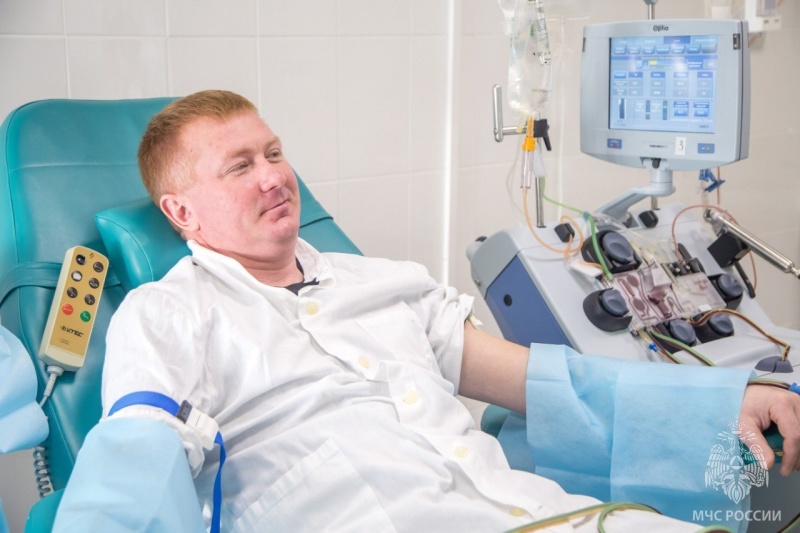 Сотрудник кировского МЧС спас пациента с диагнозом "рак крови", став его донором 