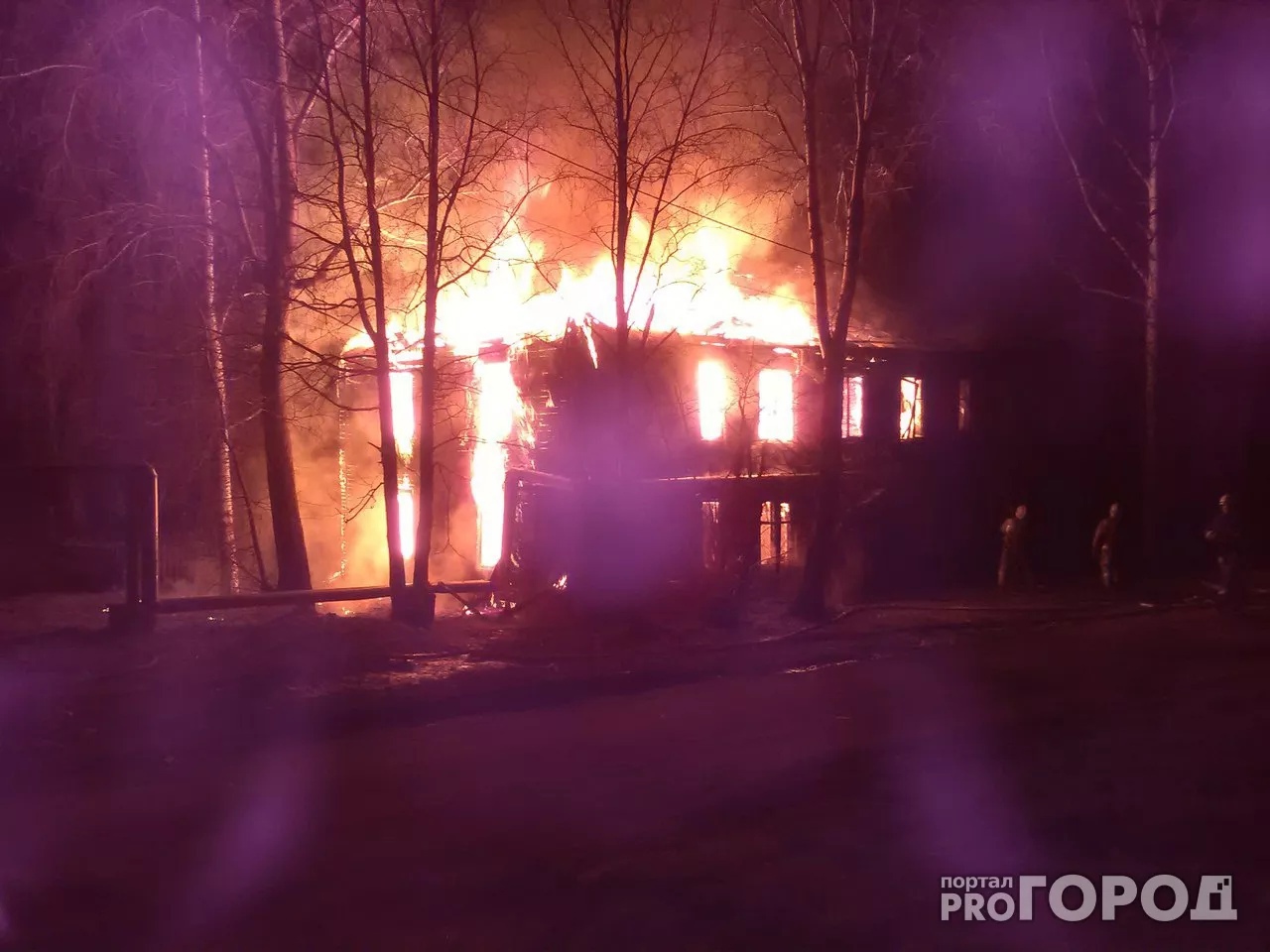 Вчерашний вечер был. Дом горит. Пожар прогород. Пожар в Кирове. Пожары в Коми за последние сутки.