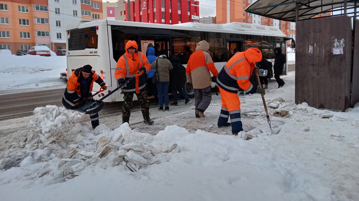 Подрядчикам даны сутки на ликвидацию последствий снегопадов в Кирове