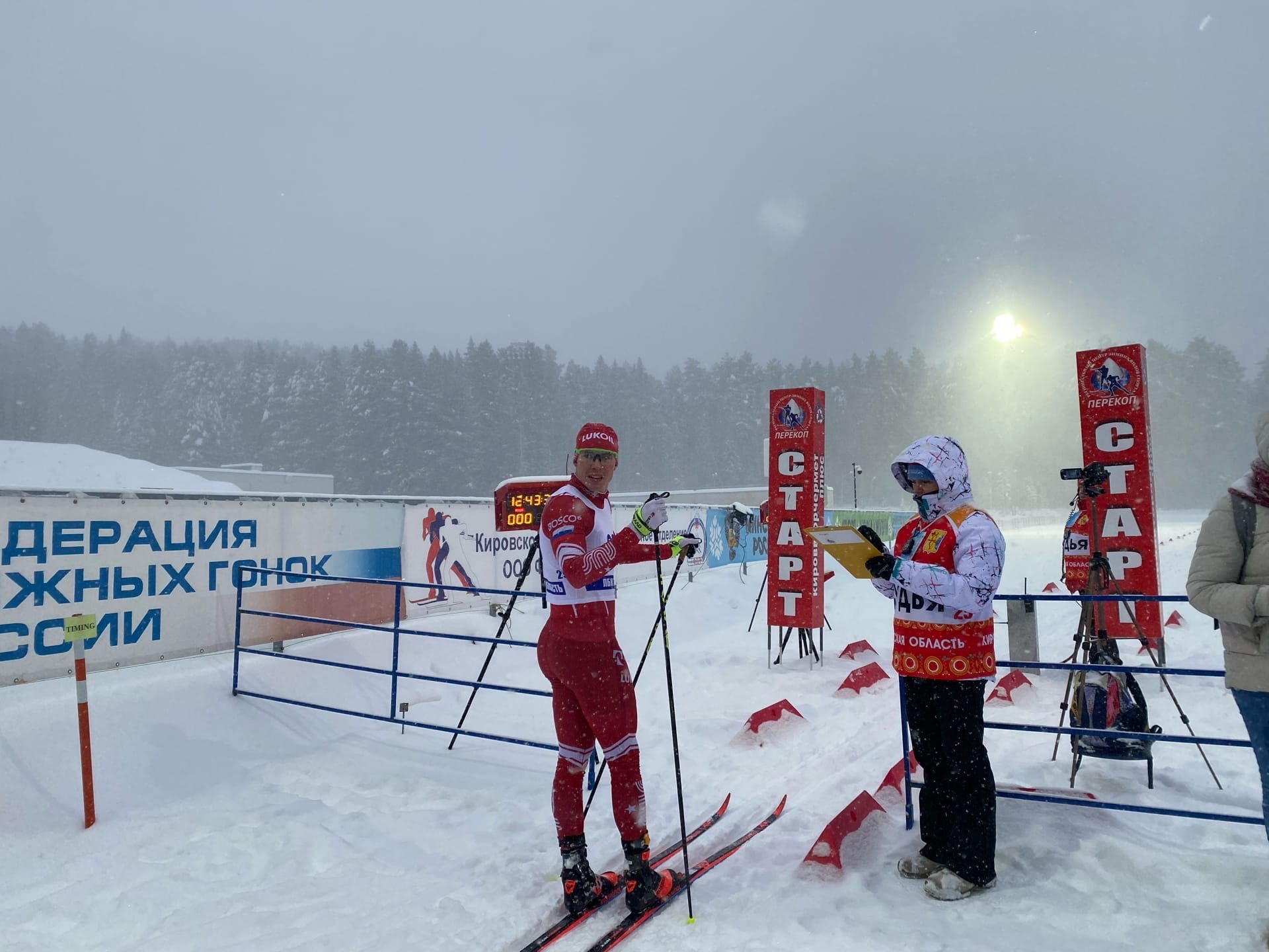 Снегопад и аплодисменты: как прошел 2-ой день кубка России по лыжным гонкам в Чепецке