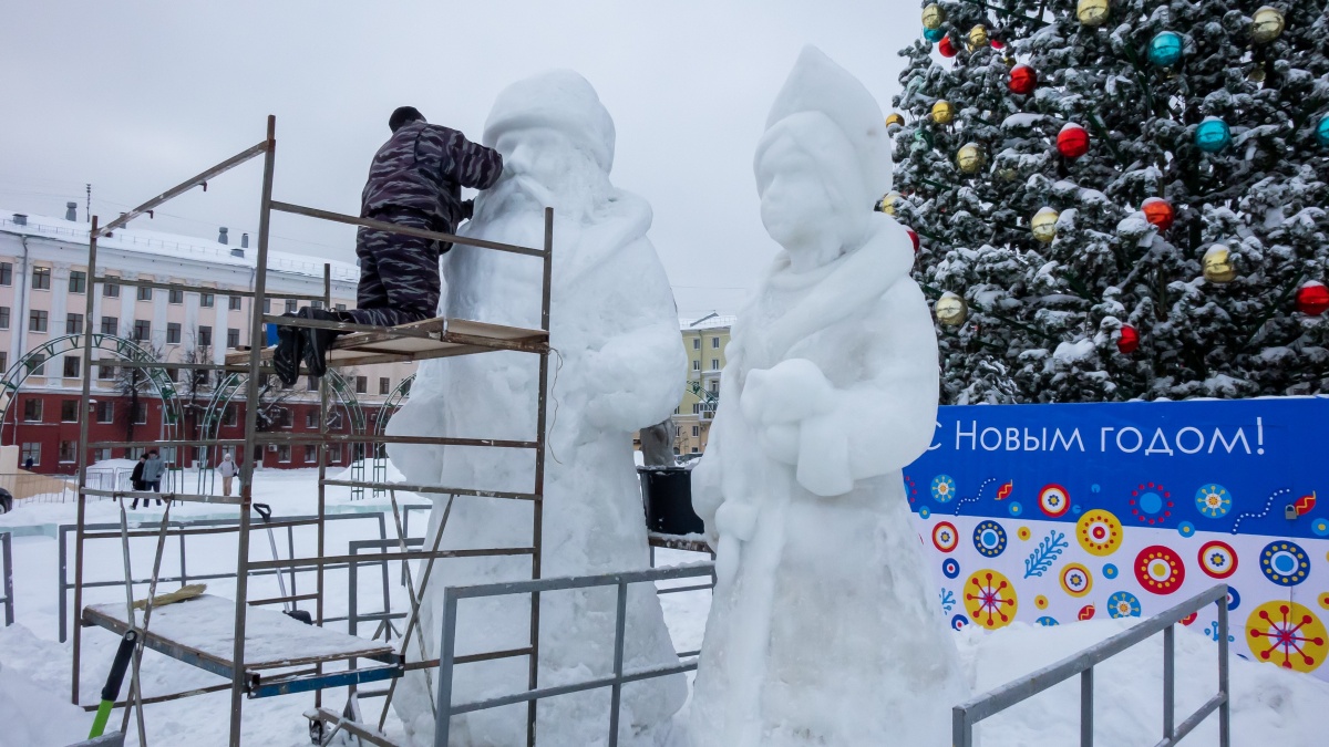 Новогодний городок на Театральной площади в Кирове откроют в выходные
