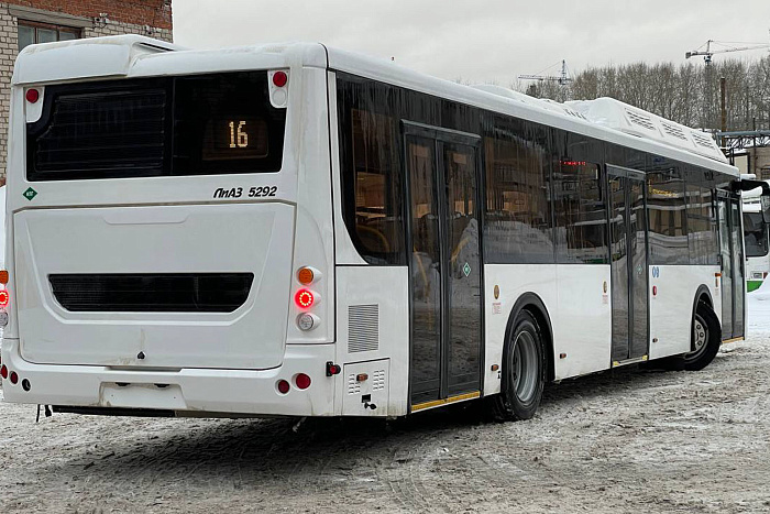 Парк общественного транспорта в Кирове пополнился тремя новыми автобусами