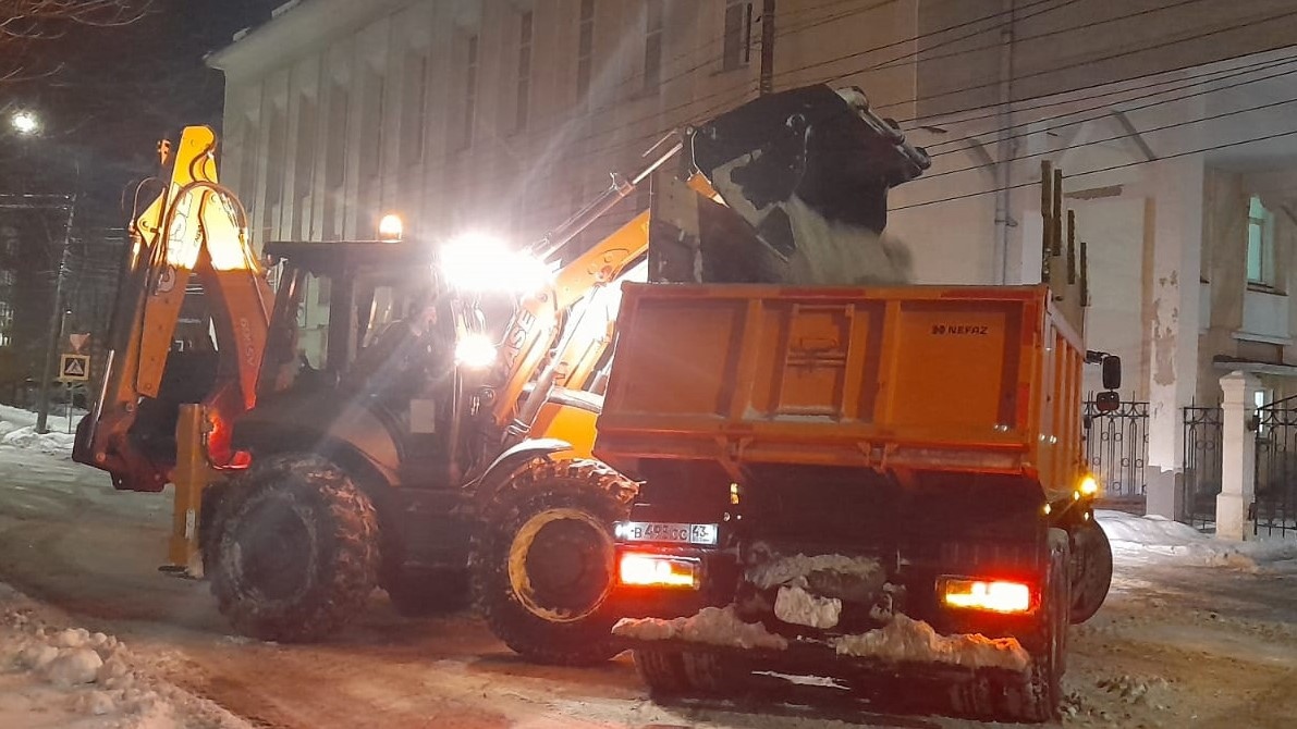 Известно, с каких улиц Кирова вывезут снег в период с 26 по 28 декабря 