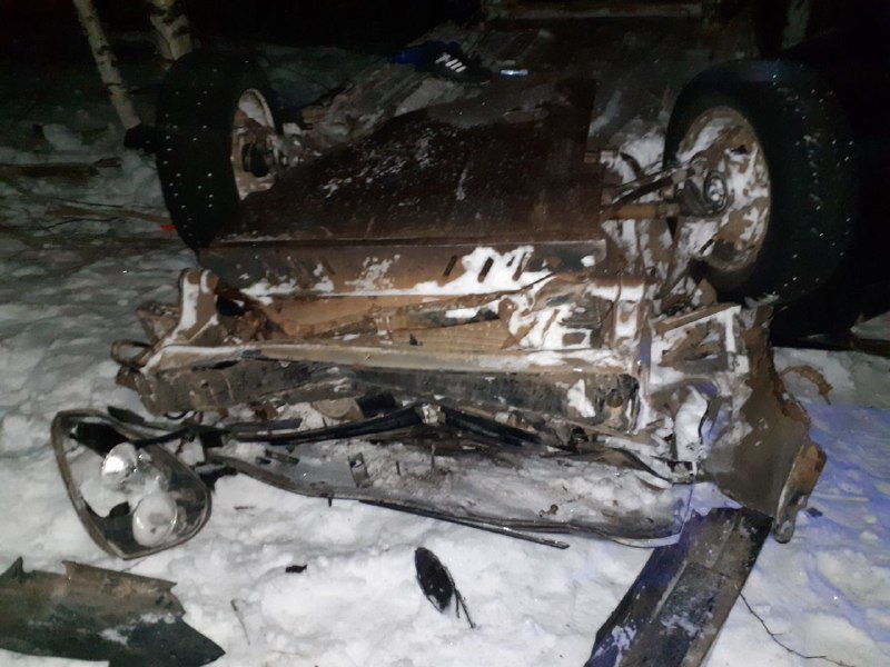В Кировской области на трассе погибли два молодых человека