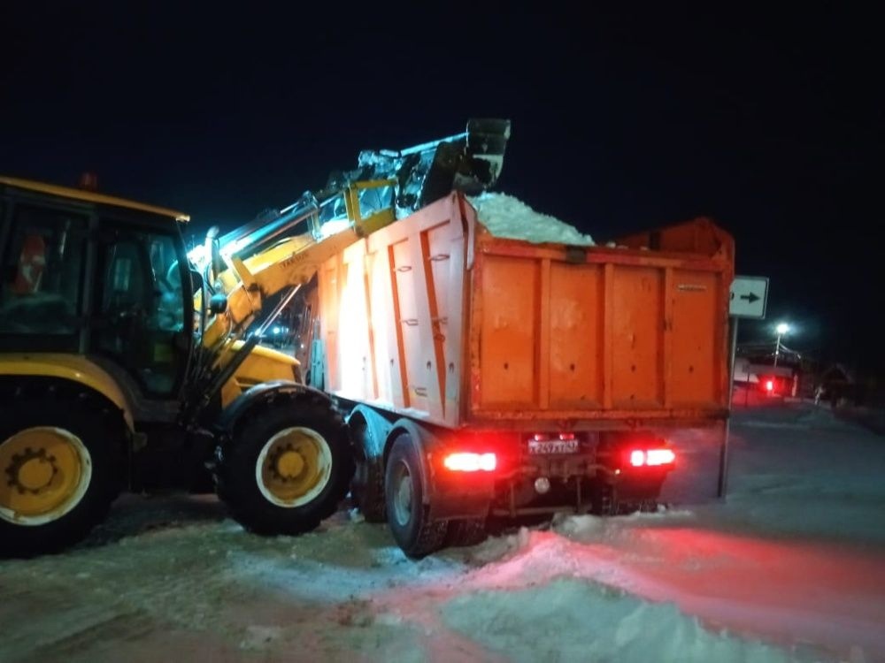 В Кирове возобновились работы по вывозу снега: какие дворы очистят ночью с 10 на 11 января