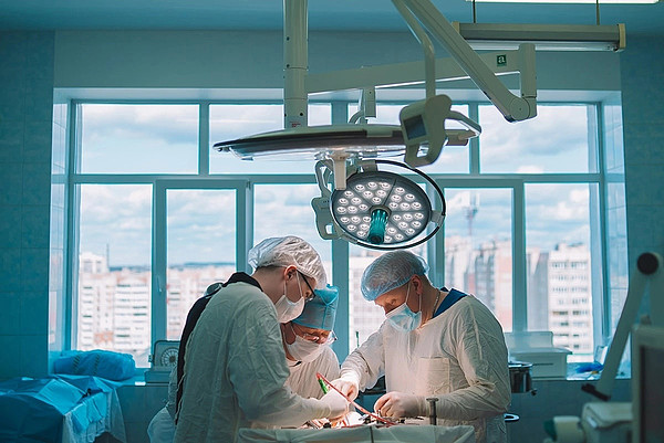 Кировские врачи удалили пациентке 18-сантиметровую опухоль 