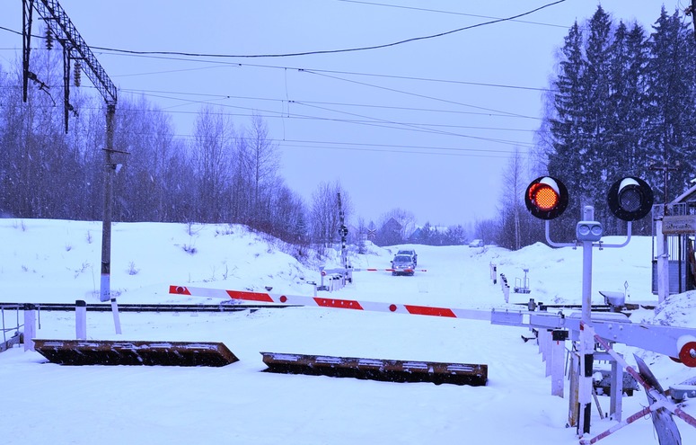 "Движение транспорта ограничено": в Кирове перекроют один из железнодорожных переездов 
