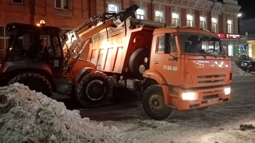 Откуда в Кирове вывезут снег в ночь с 17 на 18 января: список адресов 
