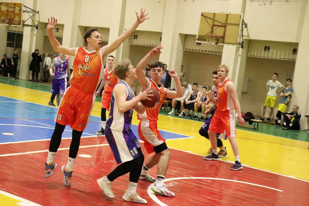 В Кировской области определились лидеры трех дивизионов Чемпионата ШБЛ «КЭС-БАСКЕТ»