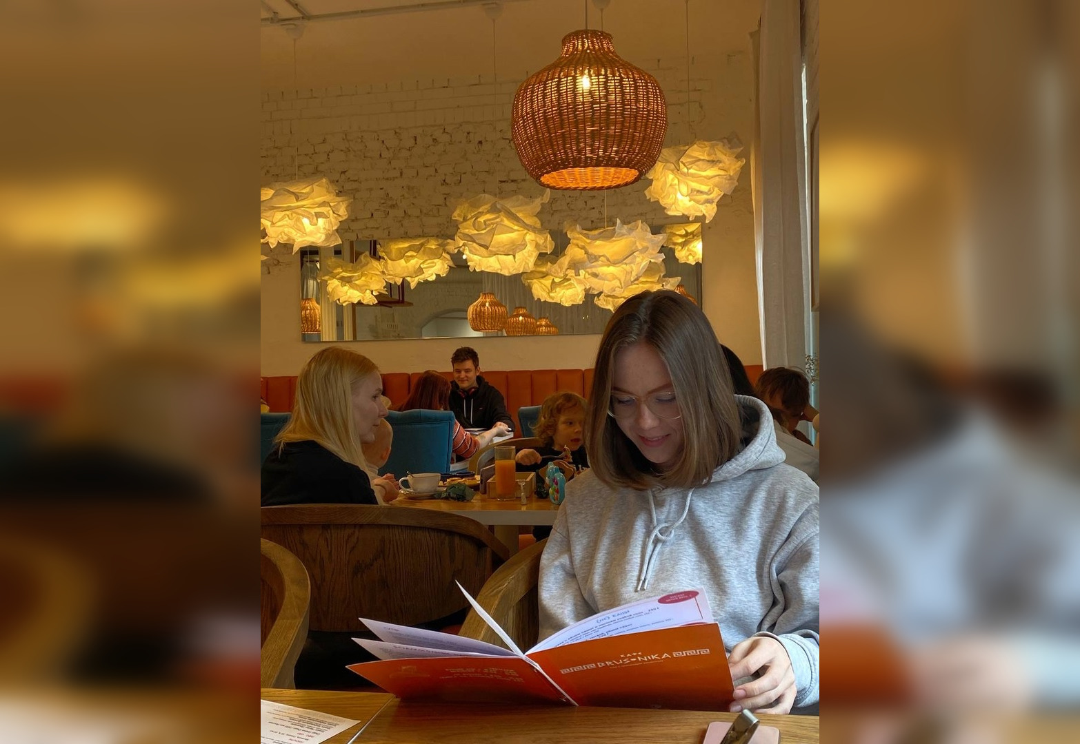 "В Кирове много жадных мужиков": женщины о том, должен ли спутник платить в кафе за даму