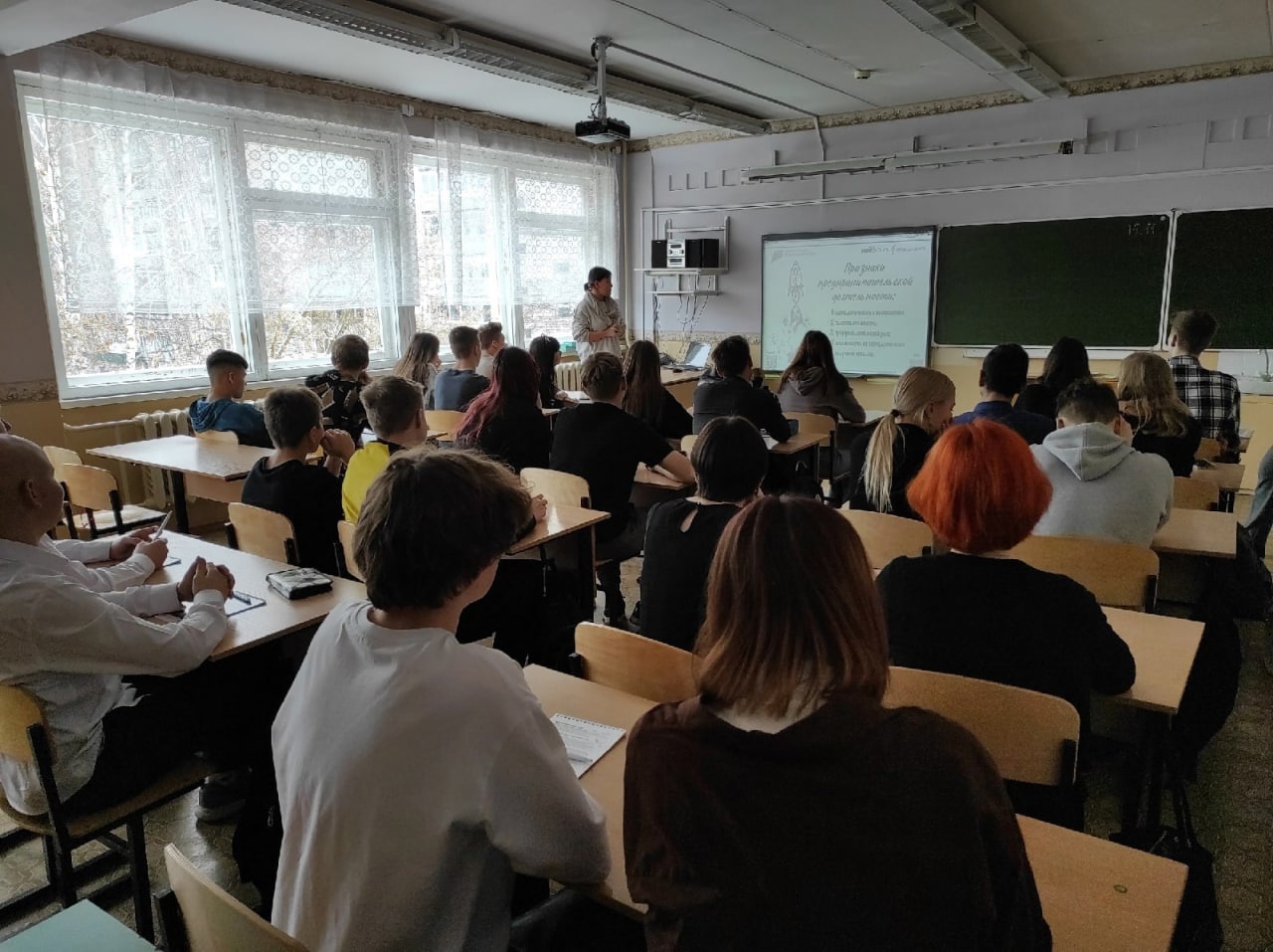 Кировские власти изменили единые требования к выбору школьной формы