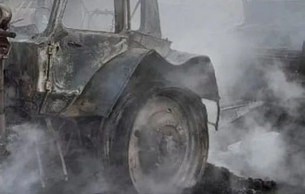 В Кировской области сгорел трактор-подборщик
