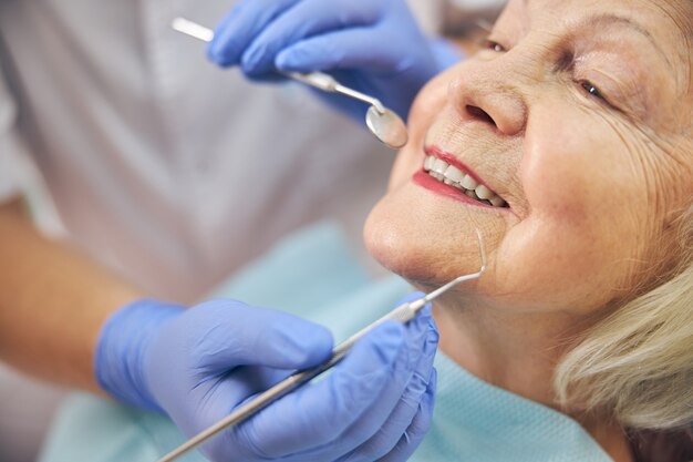 Больные зубы могут спровоцировать деменцию: кировский стоматолог о неочевидной опасности 