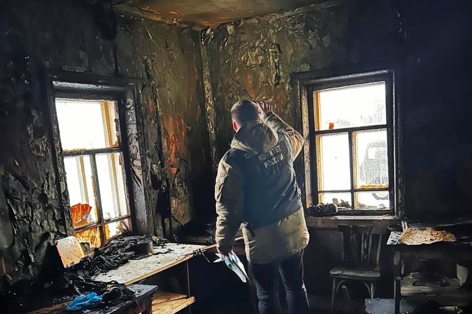 В Кировской области огонь уничтожил дом: на месте пожара нашли тело мужчины