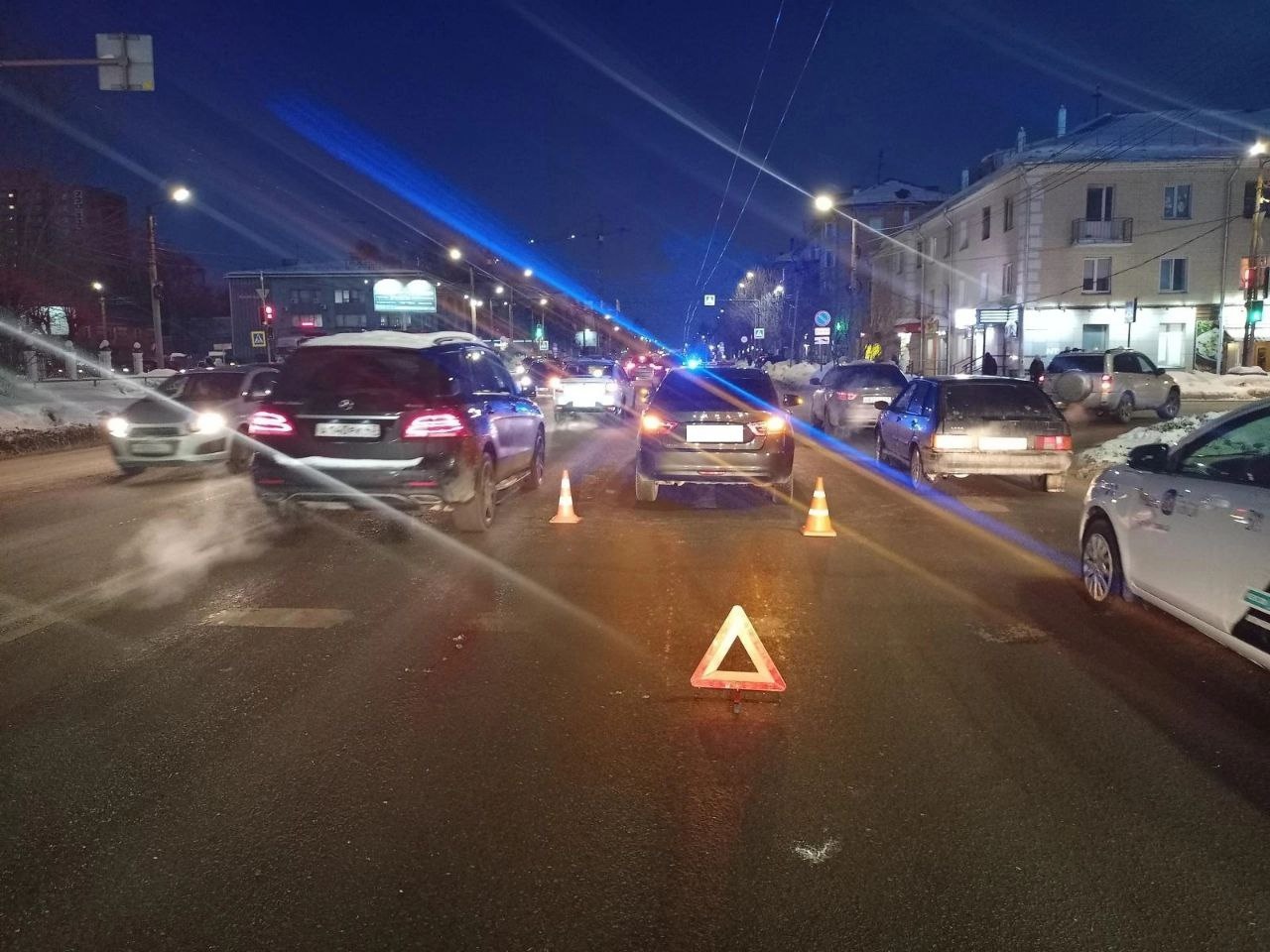 В центре Кирова столкнулись две машины: в числе пострадавших 4-летний малыш 