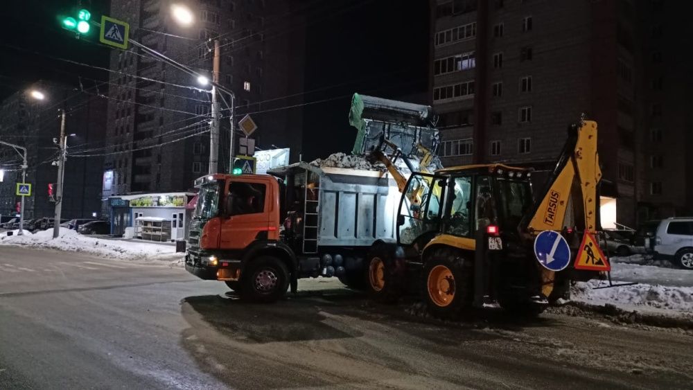 В Кирове автомобилистов просят убрать машины с 19 участков