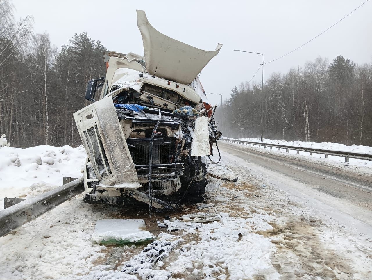 В Кировской области из-за столкновения грузовиков погиб мужчина