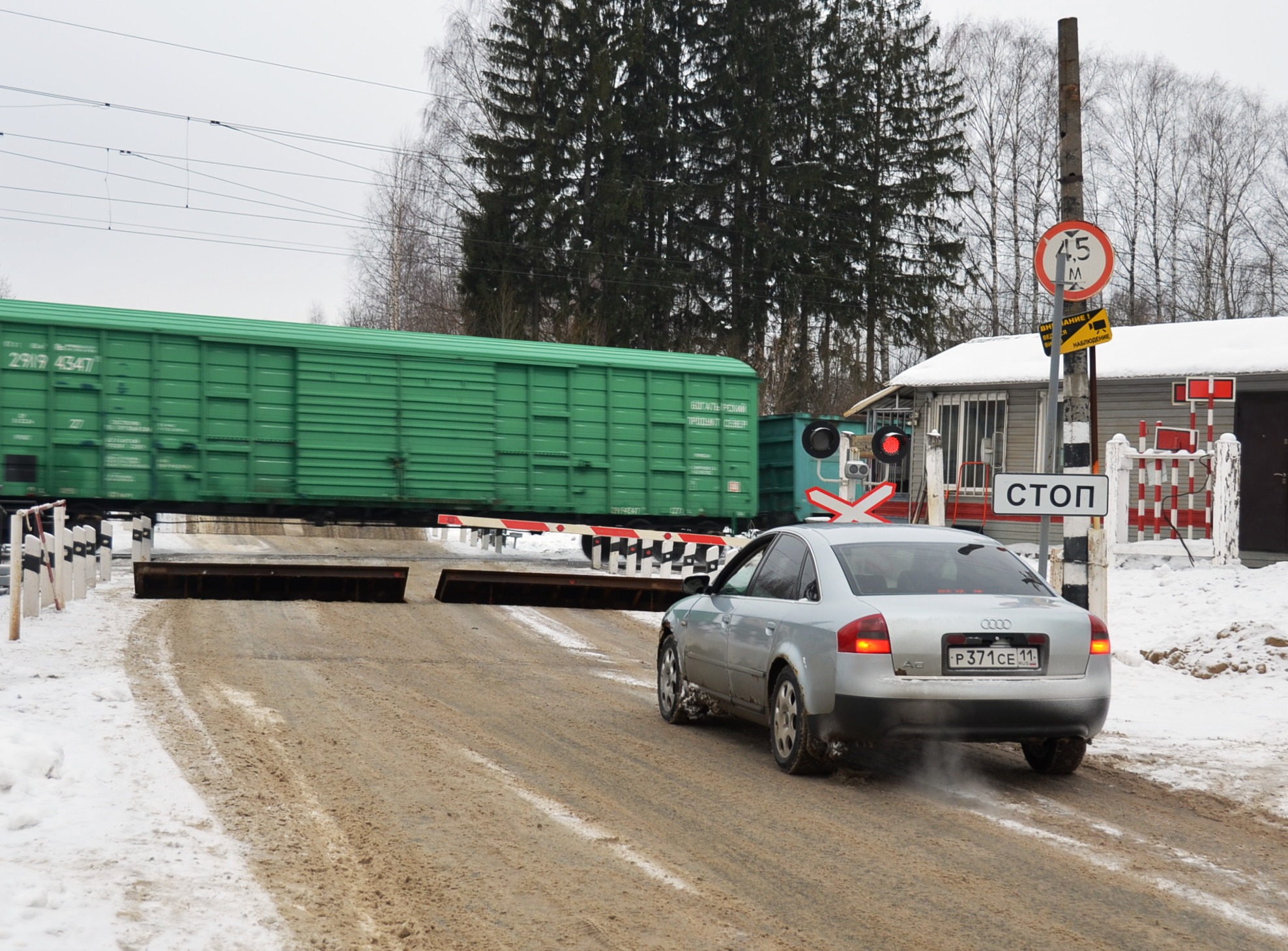 В Кирове перекроют железнодорожный переезд в Радужном