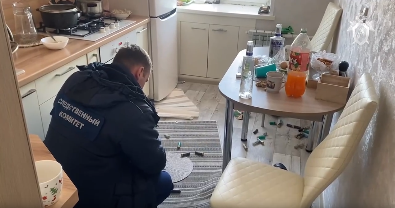 Следователи опубликовали видео из квартиры задержанного стрелка в Вятских Полянах