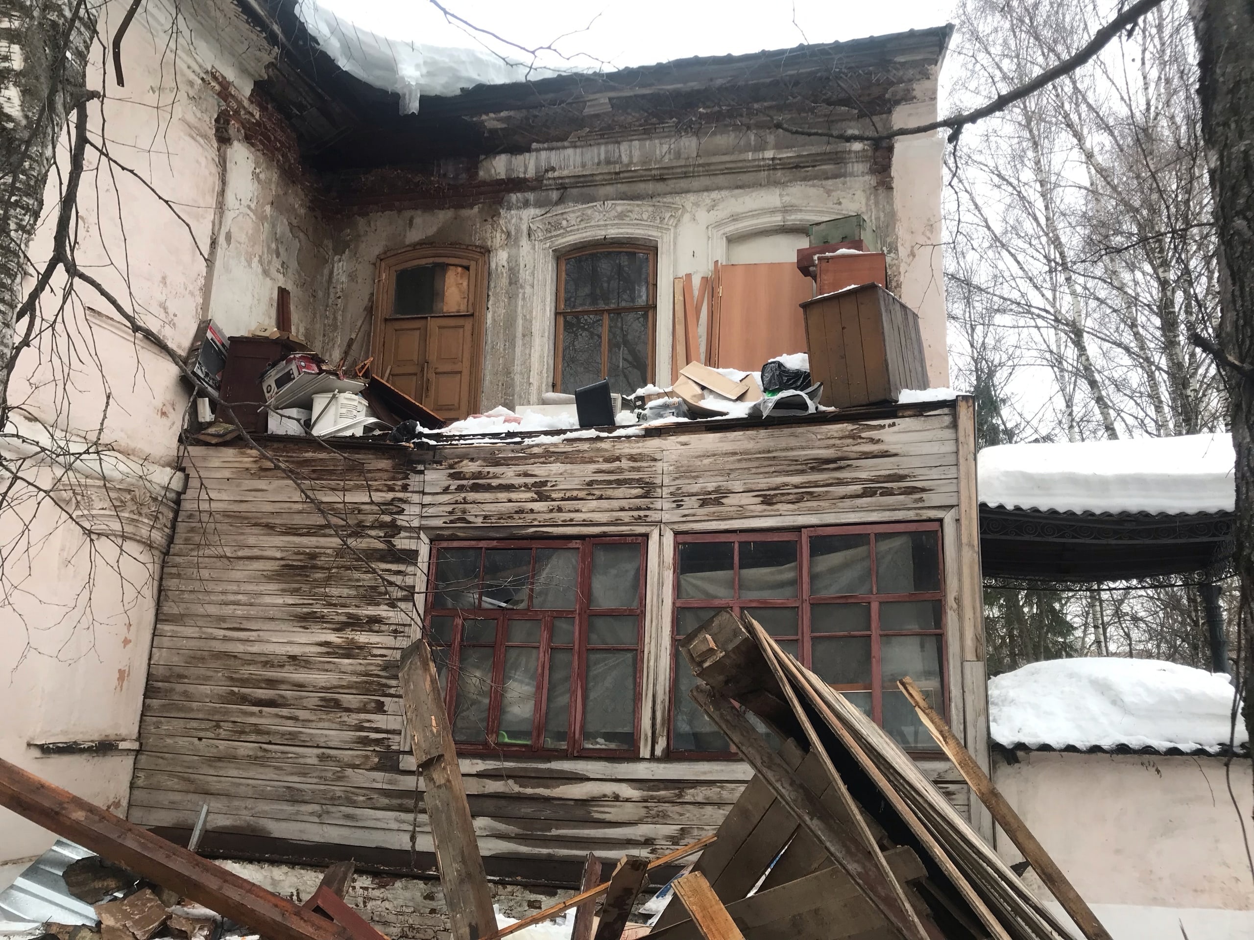В Кирове обрушился пристрой к историческому зданию
