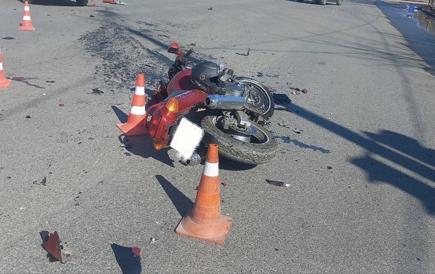 В Кирове столкнулись мотоцикл и легковушка: есть пострадавшие
