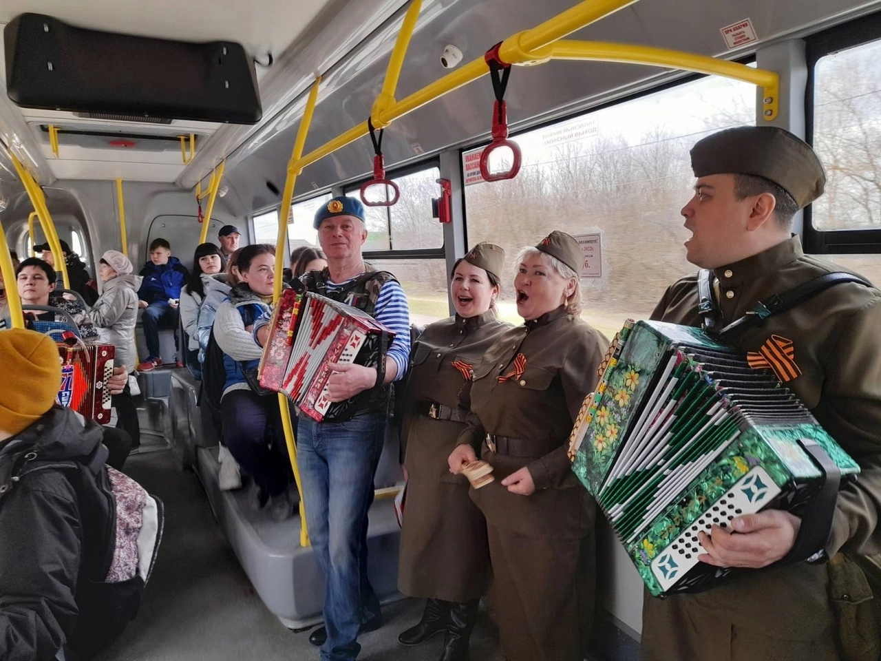 В предверии Дня Победы по улицам Кирова будут курсировать поющие автобусы 