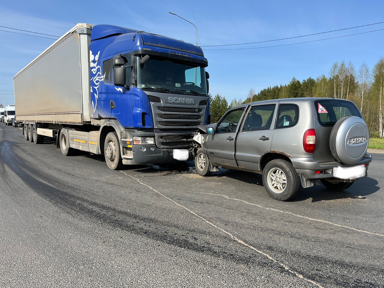 Из-за столкновения с фурой в Кировской области получили травмы четыре пассажира Chevrolet 