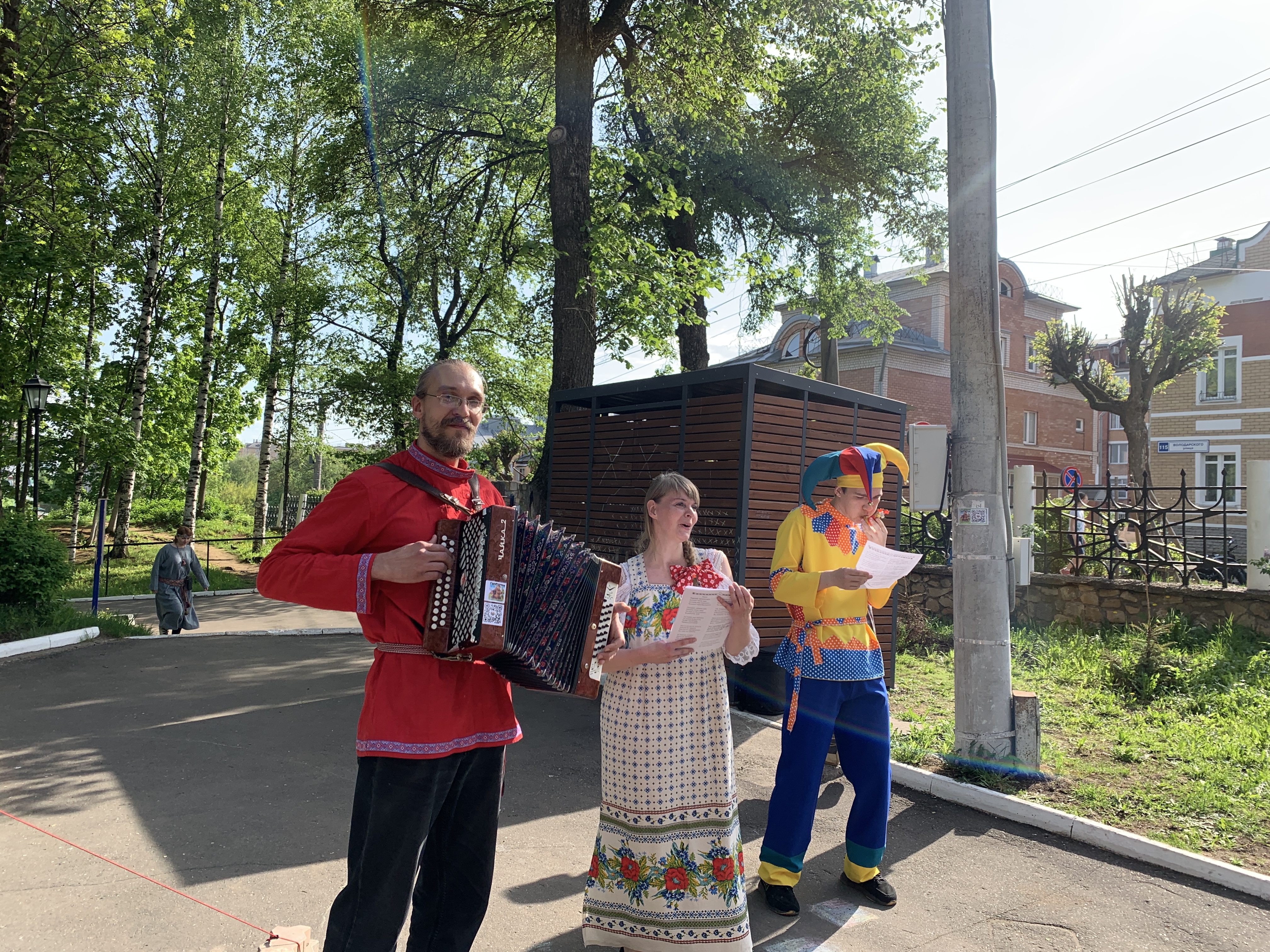 Игра на свистульке. Праздник свистуньи на вятке. Вятская свистунья праздник. Свистопляска праздник. Праздник свистопляска киров.