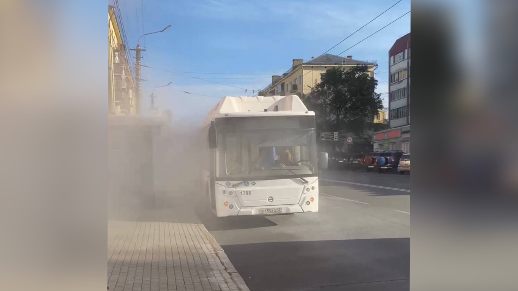 В Кирове рядом с "Мелодией" задымился автобус № 1