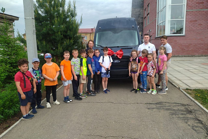 Нолинские спортсмены получили автобус для выездов на соревнования