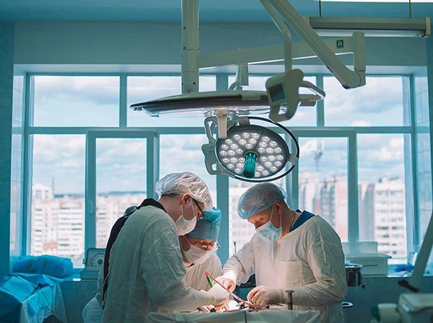 Кировские врачи провели сложнейшую операцию, чтобы спасти жизнь пациентке с онкологией