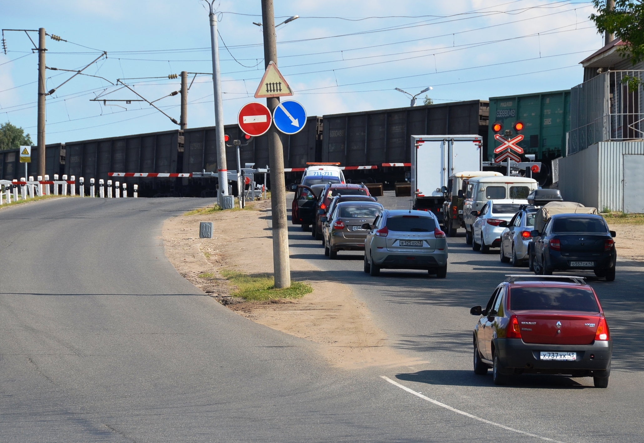 В Кирове временно закроют железнодорожный переезд в Нововятске 
