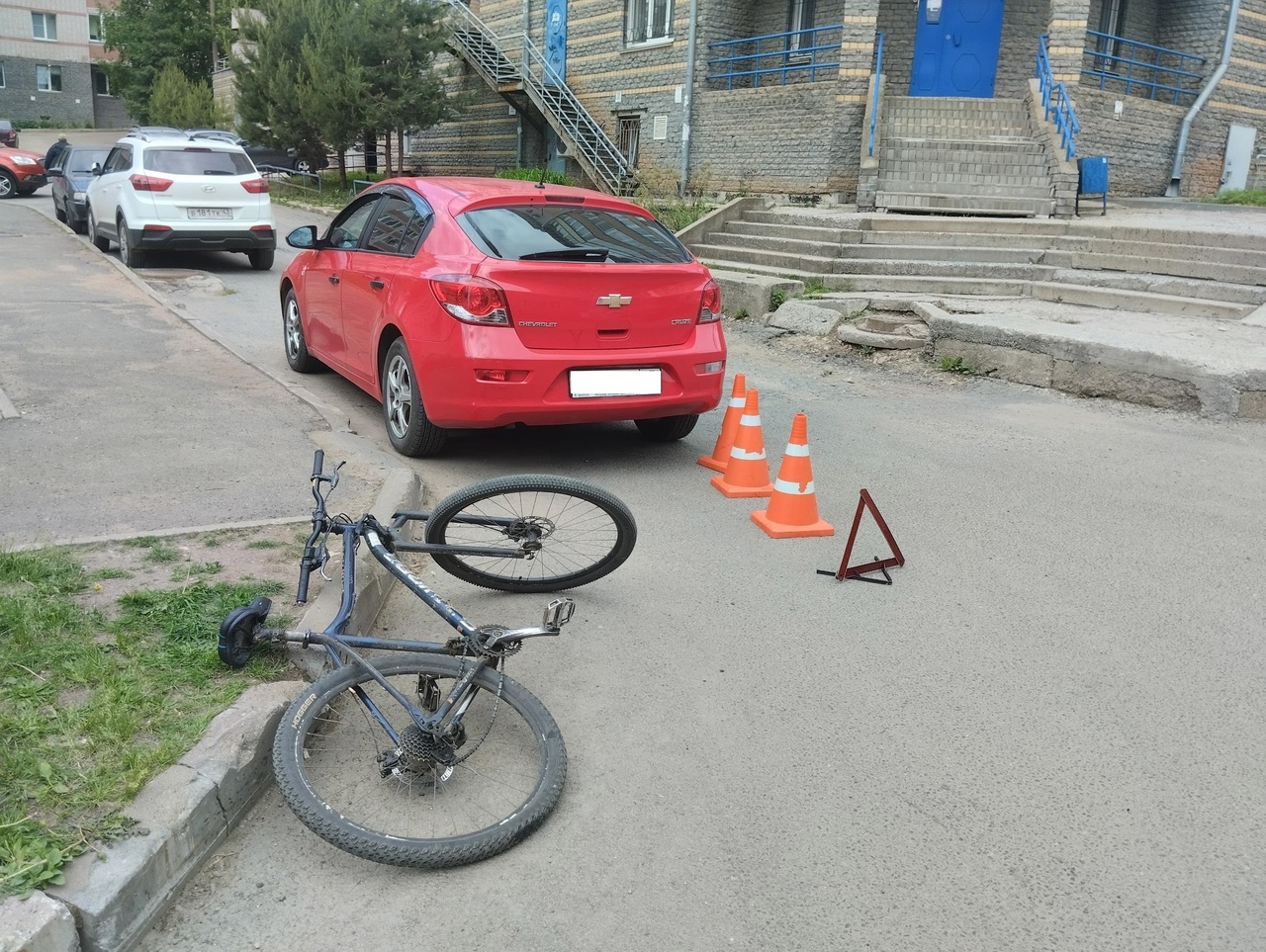 В Кирове на Казанской велосипедистка оказалась под колесами Chevrolet Cruze