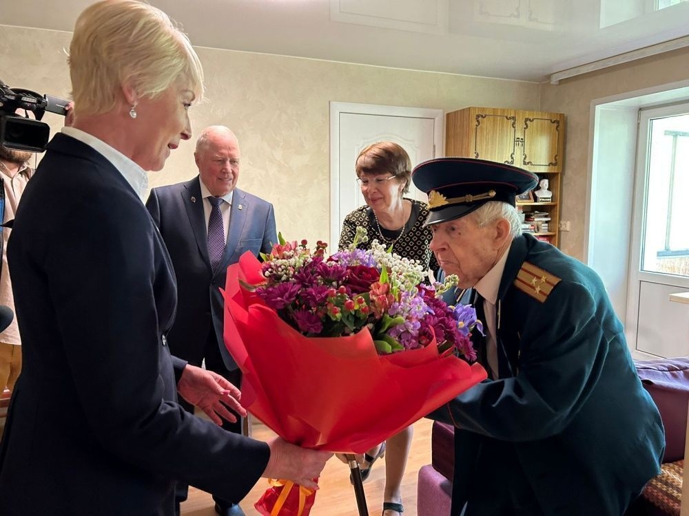 101-летнему участнику Курской битвы из Кирова вручили памятную медаль