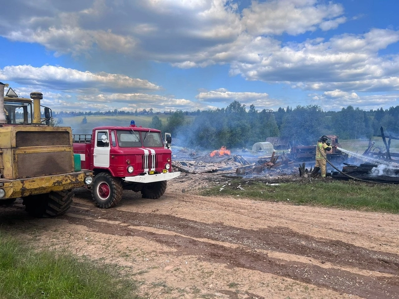 В Кировской области сгорело три жилых дома: без крова остались девять человек 
