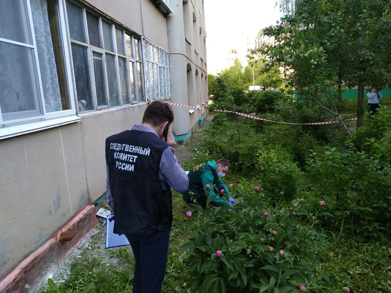 В Слободском женщина нашла под окнами своего дома тело школьника
