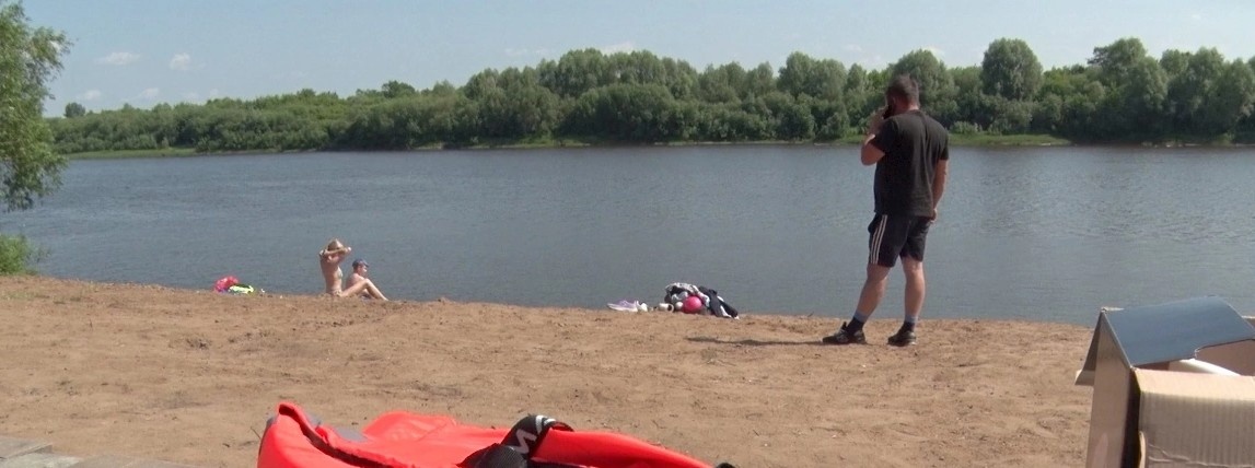 Симаков отругал пьяного мужчину на пляже в Нововятске