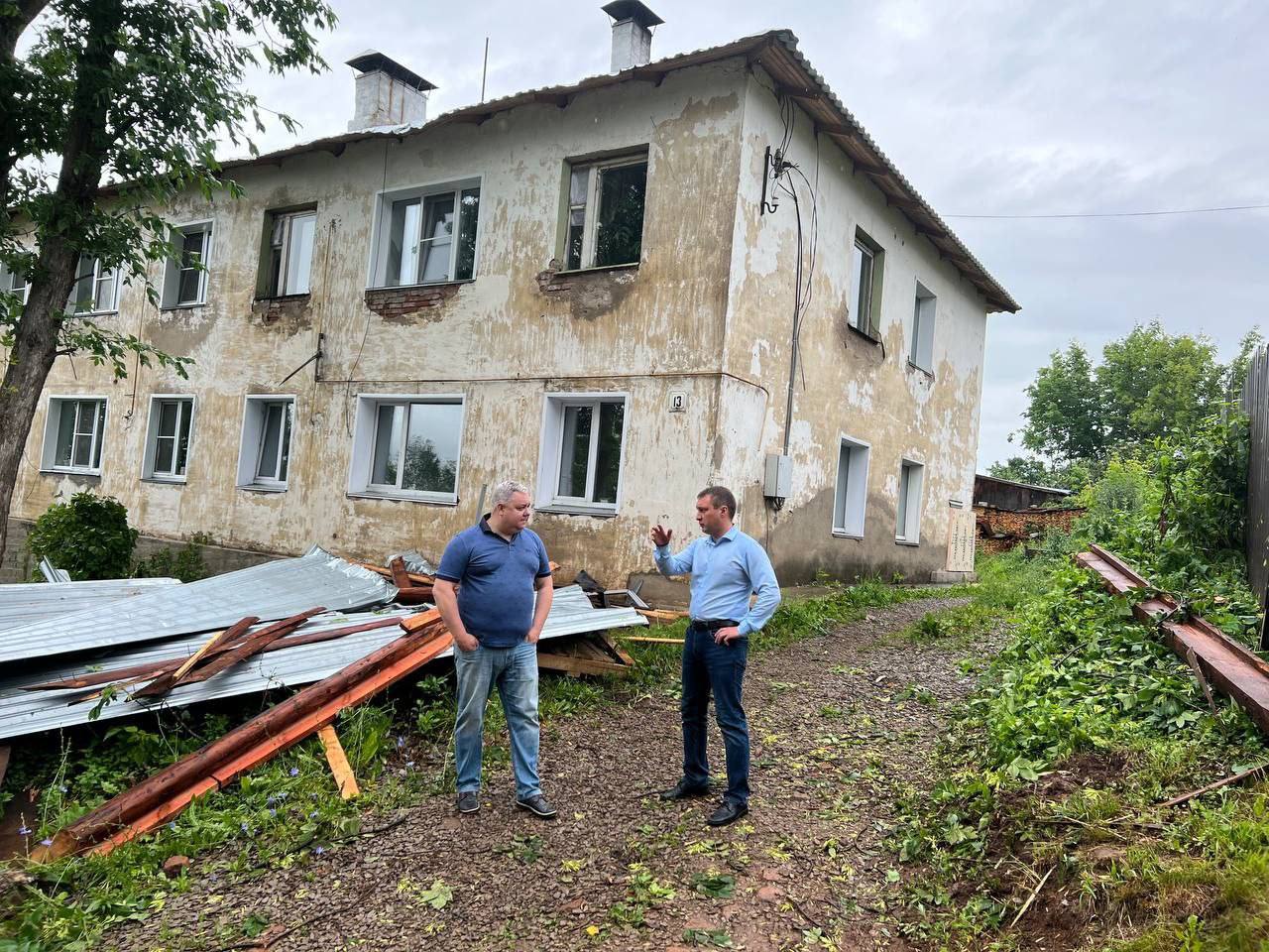 Губернатор Кировской области контролирует ситуацию в регионе после удара стихии