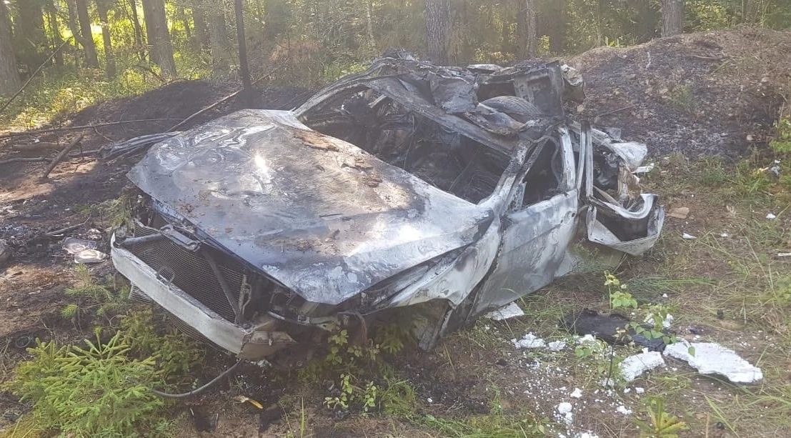 За рулем сгоревшей BMW был 18-летний бесправник: подробности страшного ДТП под Кировом