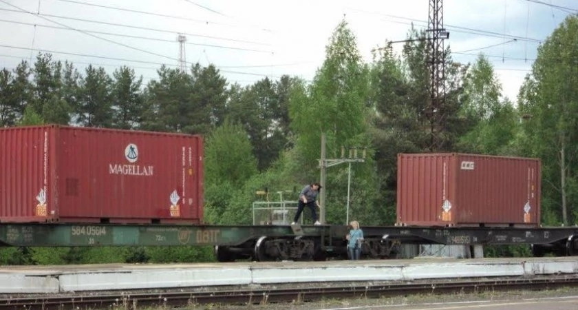 Кировских подростков оштрафовали за прогулки по железнодорожным путям 