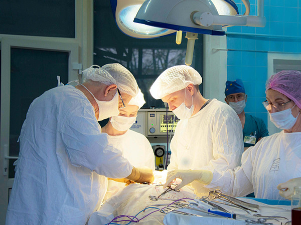 Кировские хирурги спасли беременную женщину со смертельным диагнозом
