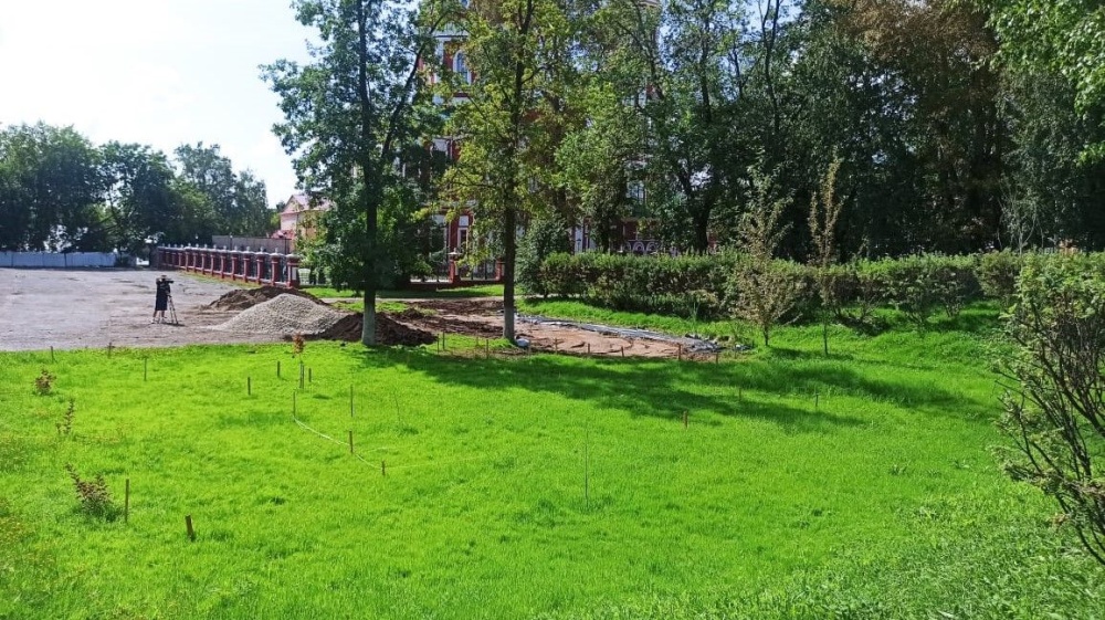 «Альтернатива ливневкам»: в Кирове обустраивают дождевой сад