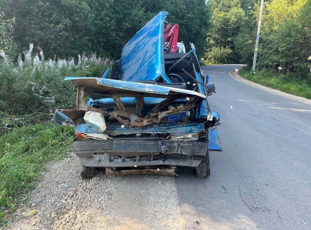В Кировской области в ДТП погиб водитель-бесправник и пострадали два человека 
