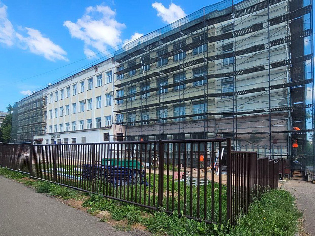 Начался ремонт фасада Кировского технологического колледжа пищевой промышленности