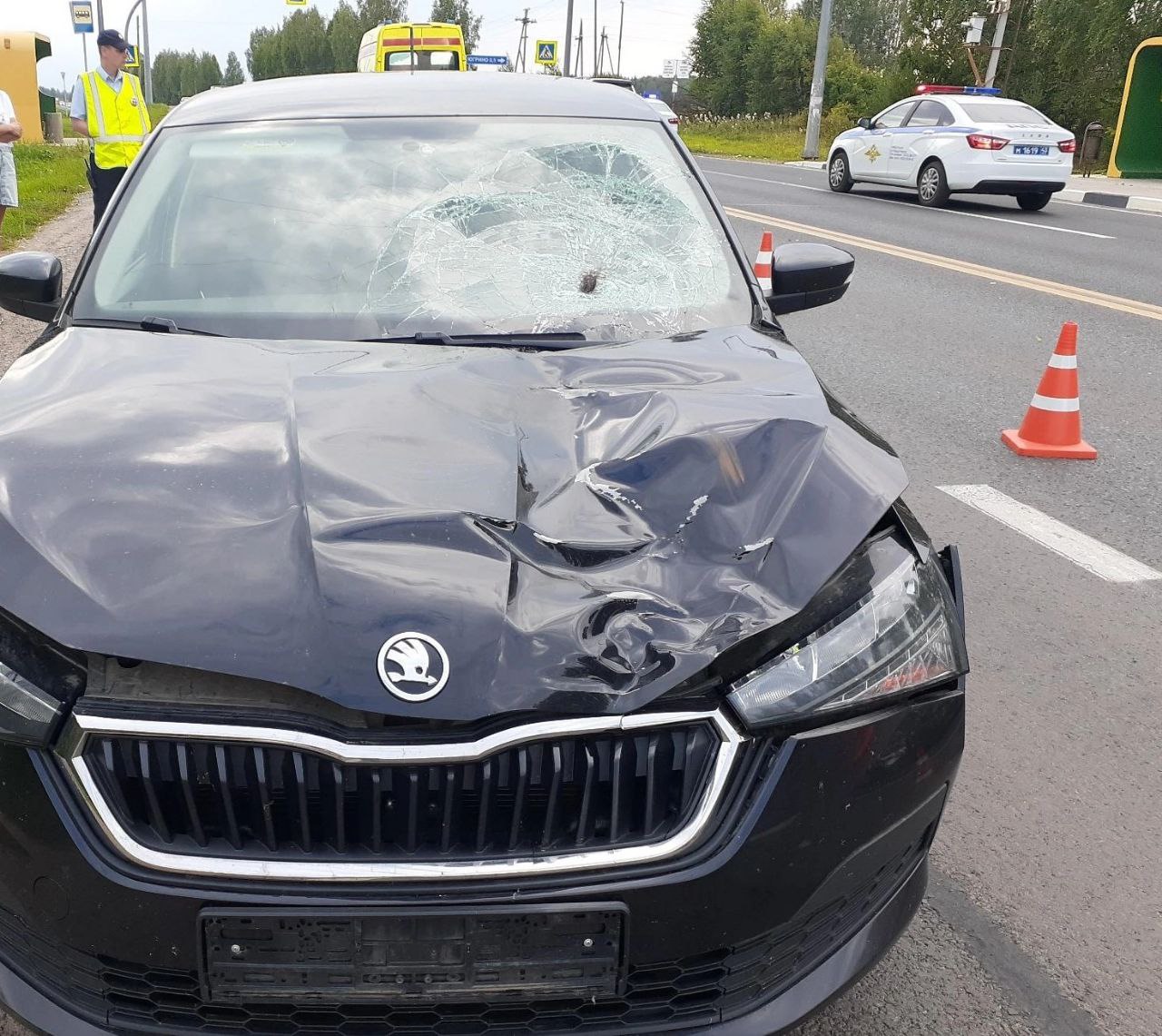 В Кирове Škoda смяло от столкновения с пешеходом: женщина скончалась в больнице
