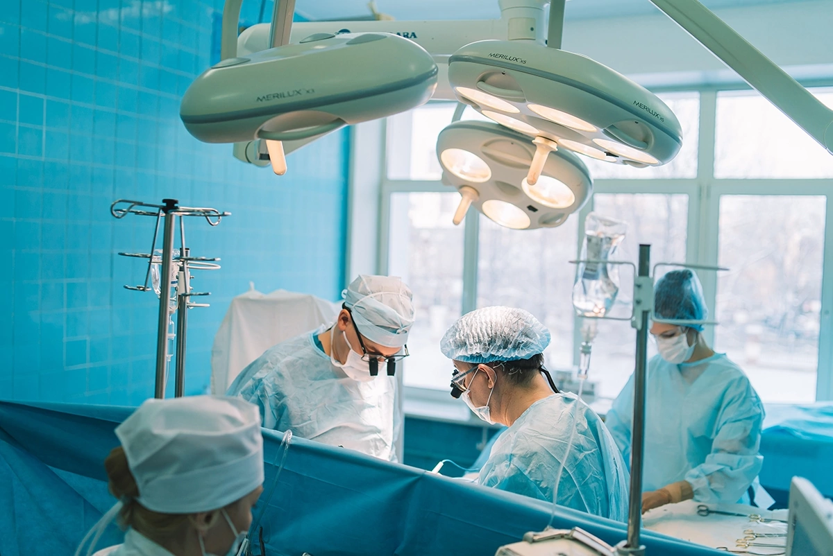 Кировские кардиохирурги спасли жизнь саратовца с трехдневным инфарктом 