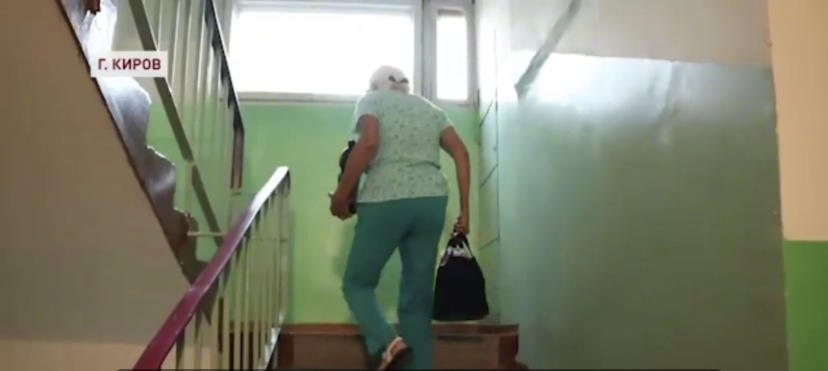 В кировской девятиэтажке на протяжении трех месяцев не работают лифты: жильцы бьют тревогу 