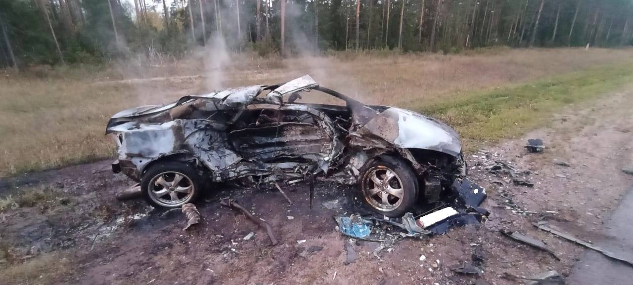 Мужчина погиб в горящем авто: в Кировской области произошло смертельное ДТП