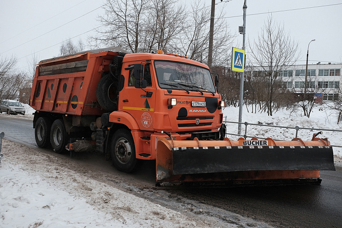Уборкой снега в Кирове займутся пять подрядных организаций